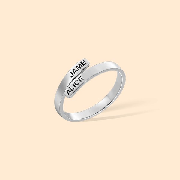 Anello personalizzato con due nomi per il regalo di San Valentino