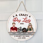 Panneau de Porte de Bienvenue en Bois Personnalisé avec Nom et Portait Chien Fou Femme et Vieil Homme Grincheux Cadeau Anniversaire pour Famille