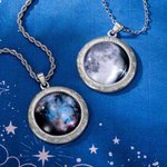 Collar personalizado de cumpleaños con fases de la luna y mapa del cielo