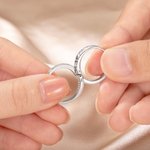Anello di coppia personalizzato con design infinito