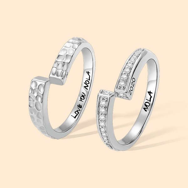 Anello di coppia personalizzato con design infinito