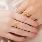 Anello di coppia personalizzato con design infinito