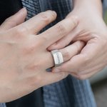 Bague de Promesse en Acier Inoxydable pour Homme Personnalisée avec Texte Gravée Cadeau d'Anniversaire Fête des Pères pour Papa