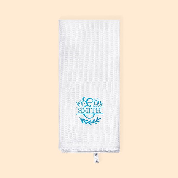 Gepersonaliseerde geborduurde wafelhanddoek met initiaal en jaartal
