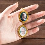 Charm de bonnet de fin d'études personnalisé en dentelle vintage avec photos ovales et texte gravé Disque de cérémonie de fin d'études Cadeau commémoratif pour les diplômés de la classe 2025