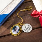 Charm de bonnet de fin d'études personnalisé en dentelle vintage avec photos ovales et texte gravé Disque de cérémonie de fin d'études Cadeau commémoratif pour les diplômés de la classe 2025