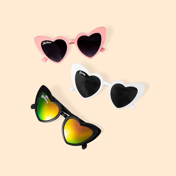 5 paia di occhiali da sole a forma di cuore personalizzati per la sposa e la damigella d'onore per la festa di matrimonio in spiaggia
