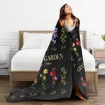 Couverture en Flanelle Personnalisée avec 1-18 Noms de Famille et Fleur de Naissance Cadeau pour Mère ou Grand-mère