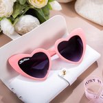5 paia di occhiali da sole a forma di cuore personalizzati per la sposa e la damigella d'onore per la festa di matrimonio in spiaggia