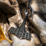 Collier Gravé Personnalisé avec Initiale Rune Pendentif en Forme de Mjöllnir Marteau de Thor Cadeau pour Homme Père Petit Ami