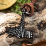 Collier Gravé Personnalisé avec Initiale Rune Pendentif en Forme de Mjöllnir Marteau de Thor Cadeau pour Homme Père Petit Ami