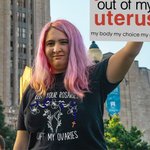 Camiseta personalizada Keep Your Rosaries Off My Ovaries Birth Flower Feminist