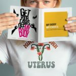 T-shirt Féministe Personnalisé avec Fleur de Naissance Utérus Vêtement avec Thème Mind Your Own Uterus Cadeau pour Femme