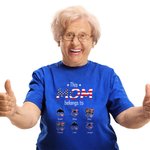 Personlig Denna mamma tillhör dessa barn T-Shirt Gåvor till amerikanska självständighetsdagen 4 juli