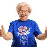 Spersonalizowana koszulka Happiness is Being a GAGA z akwarelowym bukietem kwiatów urodzinowych w wazonie Prezent urodzinowy na Dzień Matki dla mamy babci