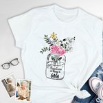 Spersonalizowana koszulka Happiness is Being a GAGA z akwarelowym bukietem kwiatów urodzinowych w wazonie Prezent urodzinowy na Dzień Matki dla mamy babci