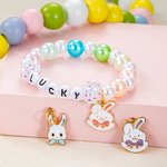 Personalizada linda perla de cuentas nombre de estiramiento pulsera con el encanto del conejito de Pascua regalo de cumpleaños para los niños