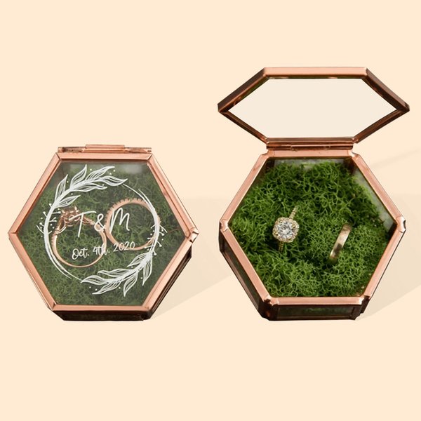 Personalisierte Sechseck Glas Ringbox mit Datum Namen Initialen Moos Hochzeit Verlobung Geschenk für Paare