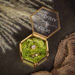 Boîte à bagues en verre hexagonale personnalisée avec texte et mousse Cadeau de fiançailles pour couple