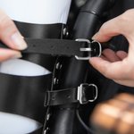 Manchon Bouteille en Cuir PU Personnalisé avec Nom Gravé sur Tête de Mort Cadedau pour Amoureux de Moto et Vélo