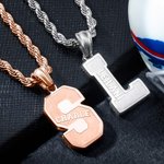 Collar deportivo personalizado de acero inoxidable con inicial y nombre