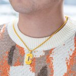 Collar deportivo personalizado de acero inoxidable con inicial y nombre