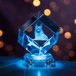 Cubo de cristal personalizado con foto grabada en 3D para regalar a un ser querido