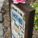 Cartello personalizzato di benvenuto in metallo per grigliate e grigliate con nome e luogo Arte da parete Decorazione per la casa Festa d'estate Regalo per la famiglia