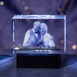 Cadeau personnalisé d'anniversaire d'or en cristal 3D avec photo gravée