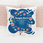 Taie d'oreiller personnalisée avec le nom du nouveau-né, sa date de naissance et son poids.
