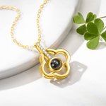 Collar personalizado de plata de ley con trébol de cuatro hojas y foto de proyección Te quiero en 100 idiomas Regalo de aniversario para el Día de la 