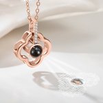 Collar personalizado de plata de ley con trébol de cuatro hojas y foto de proyección Te quiero en 100 idiomas Regalo de aniversario para el Día de la 