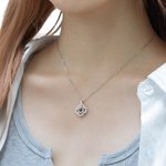 Collar personalizado de plata de ley con trébol de cuatro hojas y foto de proyección Te quiero en 100 idiomas Regalo de aniversario para el Día de la 