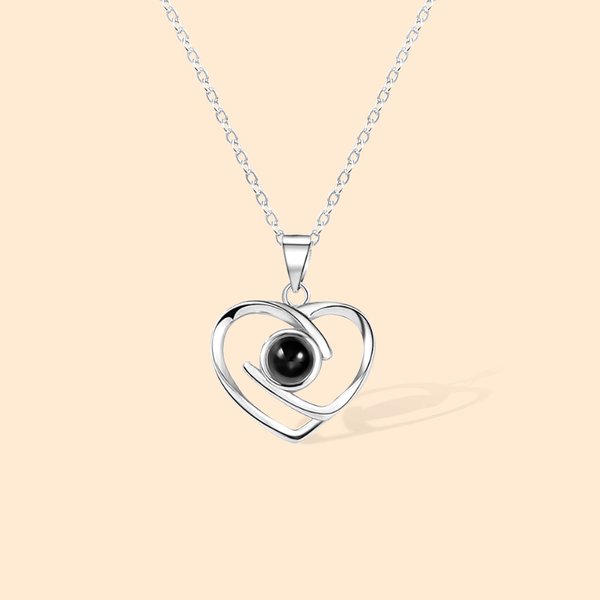 Collar personalizado con foto de corazón entrelazado en 100 idiomas