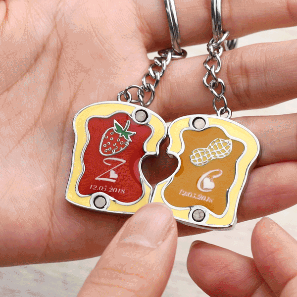 Toast personnalisé au beurre de cacahuètes et à la gelée avec porte-clés en forme de coeur - Cadeau de meilleur ami.