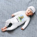 Spersonalizowany klasyczny zestaw dziecięcy Kubuś Puchatek z czapką i rękawiczkami Coming Home Outfit