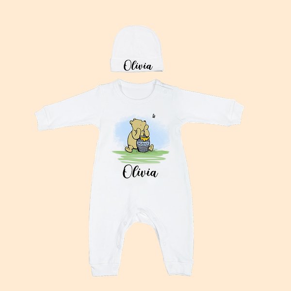 Spersonalizowany klasyczny zestaw dziecięcy Kubuś Puchatek z czapką i rękawiczkami Coming Home Outfit