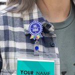 Spersonalizowana chowana plakietka z zaimkiem i obrotowym klipsem LGBTQ i Pride Rainbow