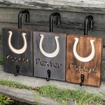 Porte-laisse en bois avec visage de cheval peint sur mesure