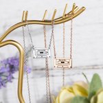 Collier Personnalisé Argent 925 Acier Inoxydable avec Texte Pendentif Gravé de Cassette Cadeau Rétro pour Femme Amoureux de Musique
