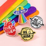 Spersonalizowana kolekcja przypinek z zaimkami LGBTQ