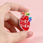 Spersonalizowana kolekcja przypinek z zaimkami LGBTQ