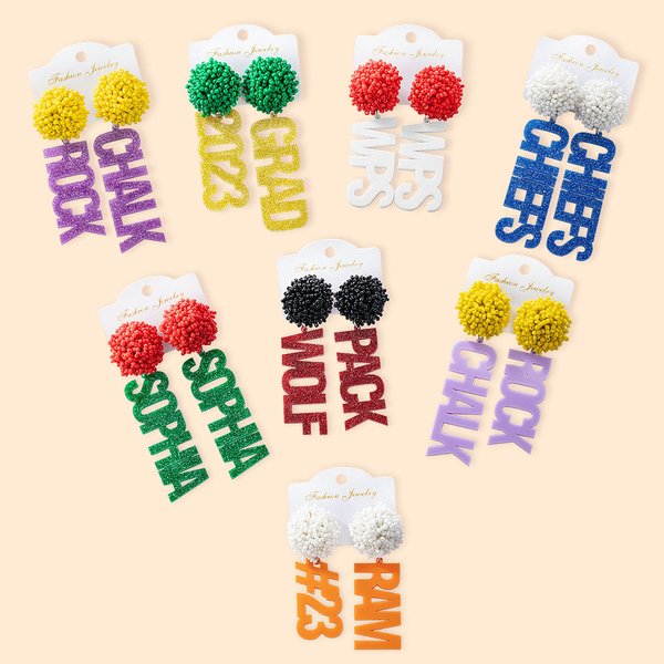 Pendientes personalizados de pompones con colgante de letras brillantes Regalo de equipo para animadora aficionada al fútbol Mamá deportista