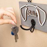 Gepersonaliseerde houten honden oren riem houder met naam en haak muur decoratie verjaardag housewarming cadeau voor hondenliefhebber