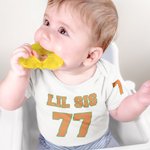 Personlig sporttröja med fotbollsdesign och namn, nummer och laglogotyp 100% bomull Present till baby