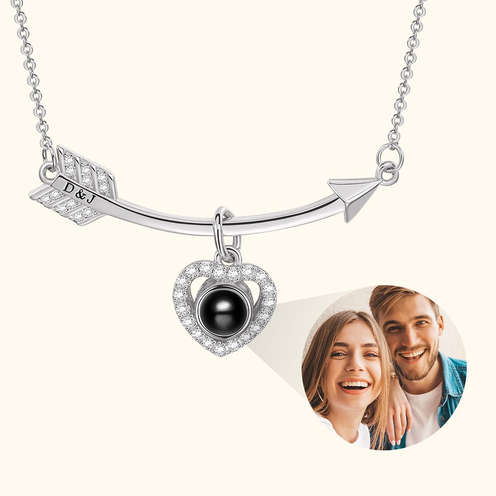 Personalisierte Herz und Pfeil Foto Projektion Halskette mit Initiale Gravur und Zirkonia Valentinstag Geburtstag Geschenk für Damen