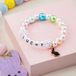 Personalizada linda perla de cuentas nombre de estiramiento pulsera con el encanto del conejito de Pascua regalo de cumpleaños para los niños