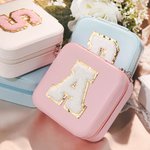 Personalisierte Initiale Lächelndes Gesicht Herz Chenille-Aufnäher Schmuckkästchen aus PU-Leder mit Reißverschluss Geburtstag Geschenk für Damen