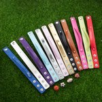 Bracelet en Cuir Personnalisé avec Breloques de Ballon et Lettes Séparées du Nom Cadeau de Compétition Sport pour Amoureux de Sport avec Ballons