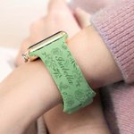 Bracelet Montre Personnalisé avec Nom et Fleur de Naissance Bracelet en Silicone pour Montre Apple Samsung Cadeau Fête des Mères Anniversaire